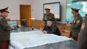 김정은 “韓 철저한 적국…주권 침해시 물리력 거침없이 사용”