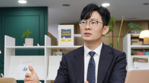 與 박충권 “北 연호 사용 중단은 김정은 우상화 의도”