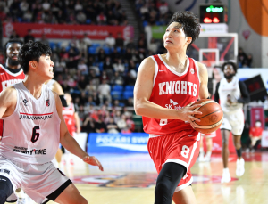 서울 SK, 안양 정관장에 24점차 대승…안영준 맹활약 [KBL]