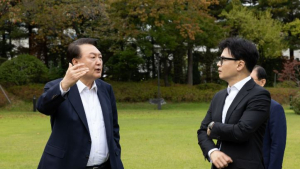 尹대통령 “김 여사 대외활동 더 자제…일부 의혹 검사 조사 진행중”