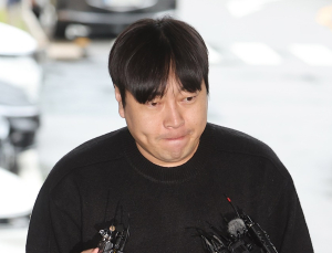‘불법 도박’ 코미디언 이진호 경찰 출석 “죄송하다”