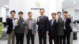 [포토] 김완기 특허청장, 표준특허 창출 지원기업 현장간담회