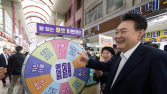 尹 “힘든 상황, 업보로 생각…돌 던져도 맞고 가겠다”