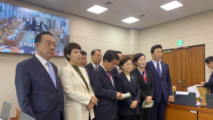 국토위 종감 정회…국힘 “이재명 명령·동행명령장 쇼” [2024 국감]