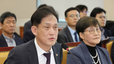 방문진 직원 실신하자…“XX, 사람 죽이네” vs “어떻게 저런 인물이” [2024 국감]