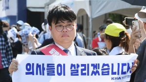 임현택 의협회장 탄핵 추진…‘불신임 임총’ 확정