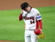 ‘충격 부진’ 양현종, 홈런 3방 맞고 2.2이닝 5실점 강판