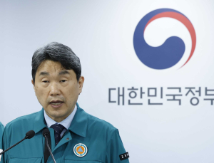교육부 “의대생 휴학신청, 대학이 자율 판단하도록”