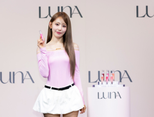 애경산업, 르세라핌 사쿠라와 日 도쿄서 립 신제품 발표회