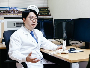 침묵의 ‘발목 관절염’, 진단과 치료 늦어지는 이유 [건강 나침반]