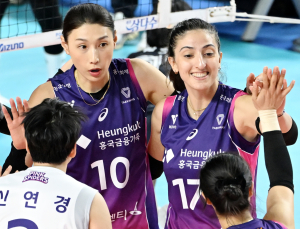 ‘투트쿠·김연경 48점 합작’ 흥국생명, 개막 5연승 질주