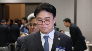 임현택 의협회장, 취임 6개월만에 퇴진…대의원 압도적 찬성