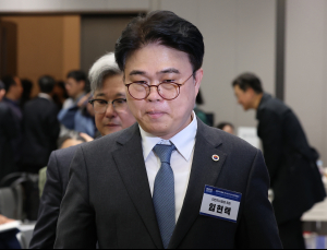 임현택 의협회장, 취임 6개월만에 퇴진…대의원 압도적 찬성