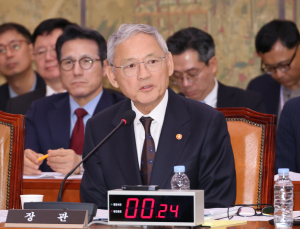 유인촌 “이기흥 더 많은 비리 예상…직무정지 고려”