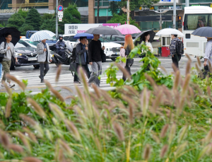 전국 흐리고 곳곳 비…낮 최고기온 20도 ‘포근’ [날씨]