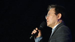 이재명 대표 “펄펄하게 살아서 인사…결코 죽지 않아”