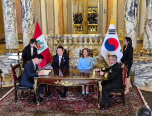 HD현대, 페루 국영 조선소와 협력…잠수함 공동 개발 MOU 체결