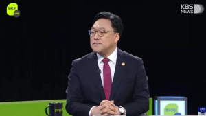 금융위원장 “주식시장으로 돈 와야…가상자산 불공정거래 살필 필요”