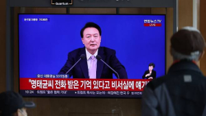 “바꿨어야 했는데” 尹대통령 부부 휴대전화 교체