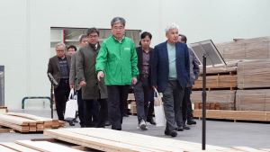 [포토] 임상섭 산림청장, 목재산업단체와 현장간담회