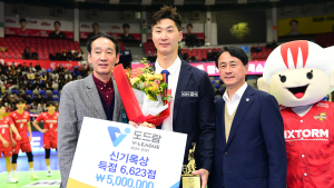 ‘레전드’ 박철우, 득점 신기록상 수상…“제1의 박철우로 은퇴해 감사”