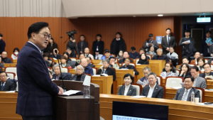 우원식 국회의장 “지금이 개헌 적기, 26년 6월까지 투표 부치자”