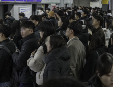 폭설로 1호선·수인분당선 지연…붐비는 신도림역 [쿠키포토]