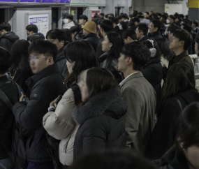폭설로 1호선·수인분당선 지연…붐비는 신도림역 [쿠키포토]