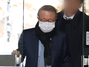 ‘100억대 배임’ 홍원식 전 남양유업 회장 구속…“증거인멸 우려 있어”