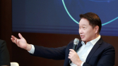 블룸버그 “베팅 통했다…최태원, SK하이닉스 일으킨 AI 전도사”