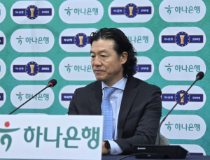 ‘창단 첫 더블 실패’ 김판곤 감독 “팬들에게 송구한 마음뿐”