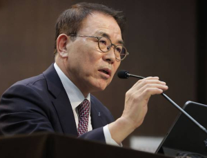 조용병 회장 “소상공인 지속가능한 지원 필요”…상생금융 시즌2 공식화
