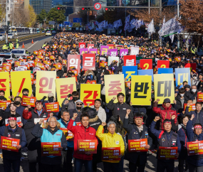 ‘임금’‚ ‘안전’ 외치며…철도노조 총파업 출정식 [쿠키포토]