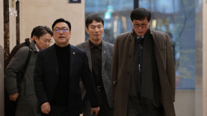 “우려 과도” 금융당국 계엄 수습 안간힘…사흘째 F4회의