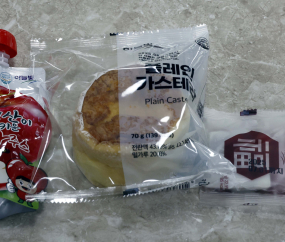 학교 비정규직 노동자 파업...오늘 점심은 ‘밥 대신 빵’ [쿠키포토]