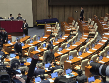 국힘, 尹탄핵안 표결 불참…김건희특검법 투표 후 퇴장