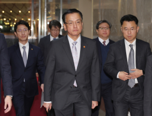 최상목 “변동성 과도해, 심리 반전되도록 적극 대응”
