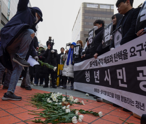 춤추고 박수치며 추모하는 ‘국민의힘 장례식’ [쿠키포토]