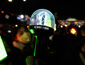 민중가요로 편입한 K팝…2030여성 주도하는 탄핵 ‘콘서트’