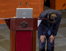 고개 숙여 사죄한 한덕수 “죄책감 느끼고 있다” [쿠키포토]