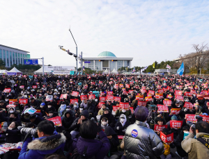 총수리스크 이번엔 없지만…탄핵 소용돌이에 경영계도 ‘예의주시’