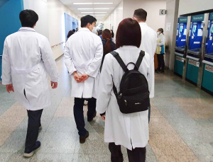 사직 전공의들, 여의도 집회 의료 지원…“尹 하루빨리 탄핵해야”