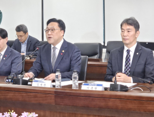 “한국 괜찮아요” 민관, 외국인 투자자 달래기 총력