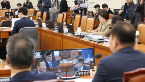 ‘국회 출입 통제’ 경찰 지휘부 “계엄 위헌성 충분해”…머리 숙여 사과