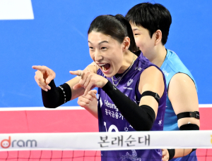 ‘김연경 통산 5000득점’ 흥국생명, 구단 최다 14연승 신기록