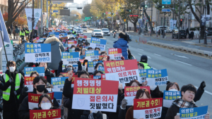 尹 탄핵안 가결에 의료개혁 제동 걸리나…의료계 “잘못된 정책 멈춰야”