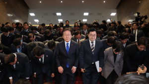 野 “尹 2시간 뒤 ‘직무정지’…탄핵안 현재 송달중”