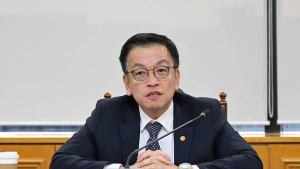 최상목 “주식시장 낙폭 되돌려”…불확실성 해소 언급도
