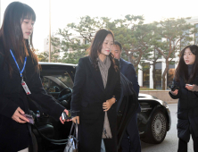 출근하는 헌법재판관들