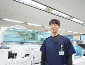 지하철서 쓰러진 심정지 여성, 임상병리사가 심폐소생술로 구해